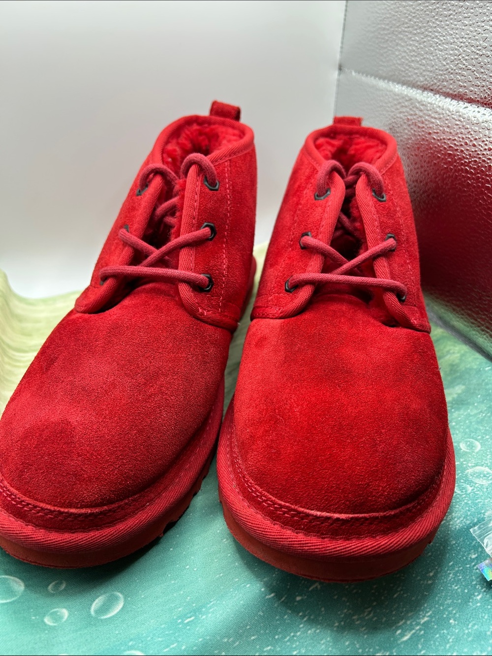 Ugg Men’s Neumel Suede Chukka Boots in Red size 7 (Women 8.5) Very Good Cond